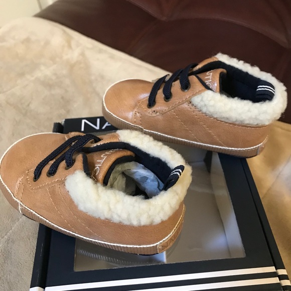 Nautica tiny boot crib shoe size 4 ( 9-12 months) - Picture 6 of 12